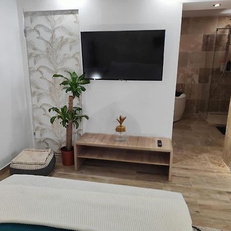 Zin And Cocoon Jaccuzzi Apartment Vitrolles  Exterior photo