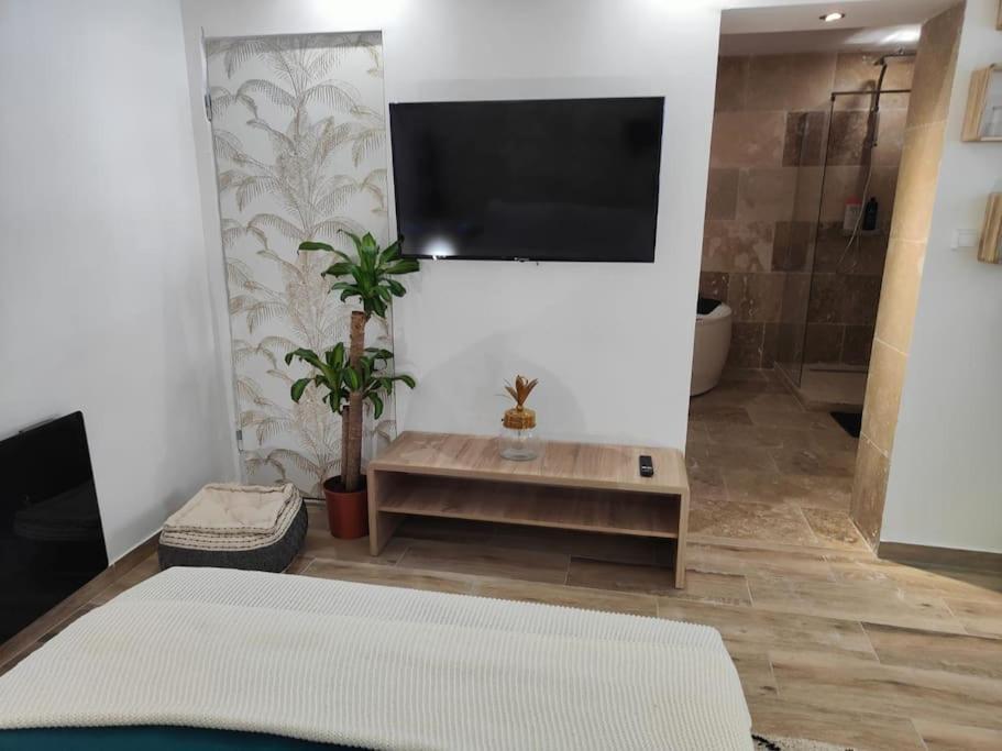 Zin And Cocoon Jaccuzzi Apartment Vitrolles  Exterior photo